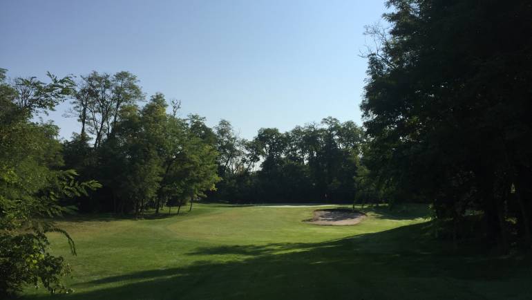8 terenuri de golf aproape de România…