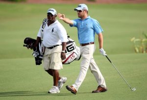 jucătorul de golf și caddie - Dicționar cu termeni din golf pentru începători și NON jucători